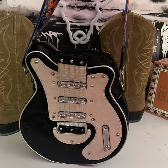 Handbags - Guitar style purse, crossbody detachable strap. This is NWOT, please see photos